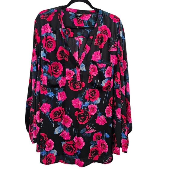 Torrid Top Black Size 4 4x Rose Floral Roll Sleeves Lightweight Plus Size Harper - Picture 3 of 8